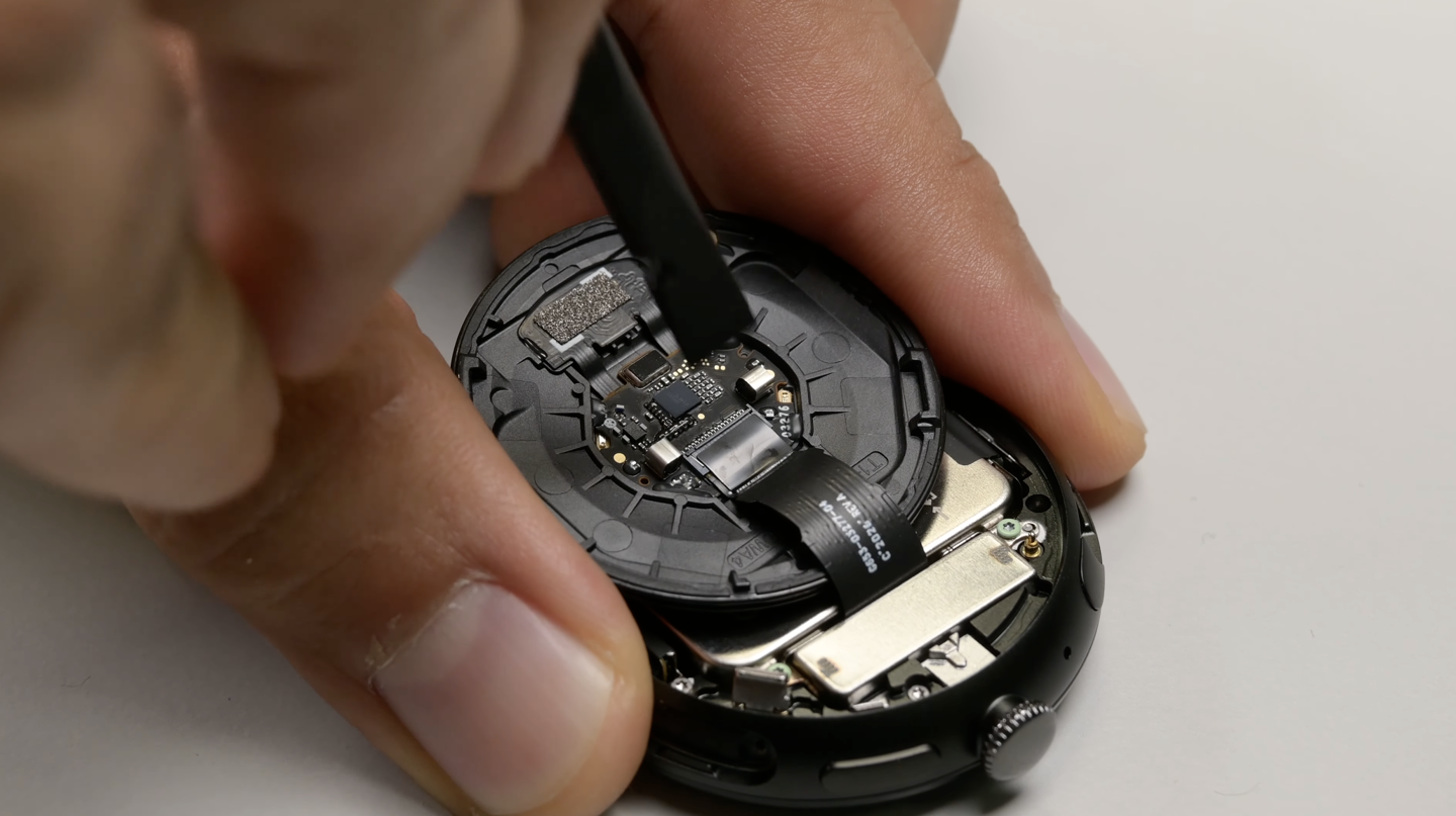 iFixit拆解谷歌Pixel Watch 5：可维修性获9分